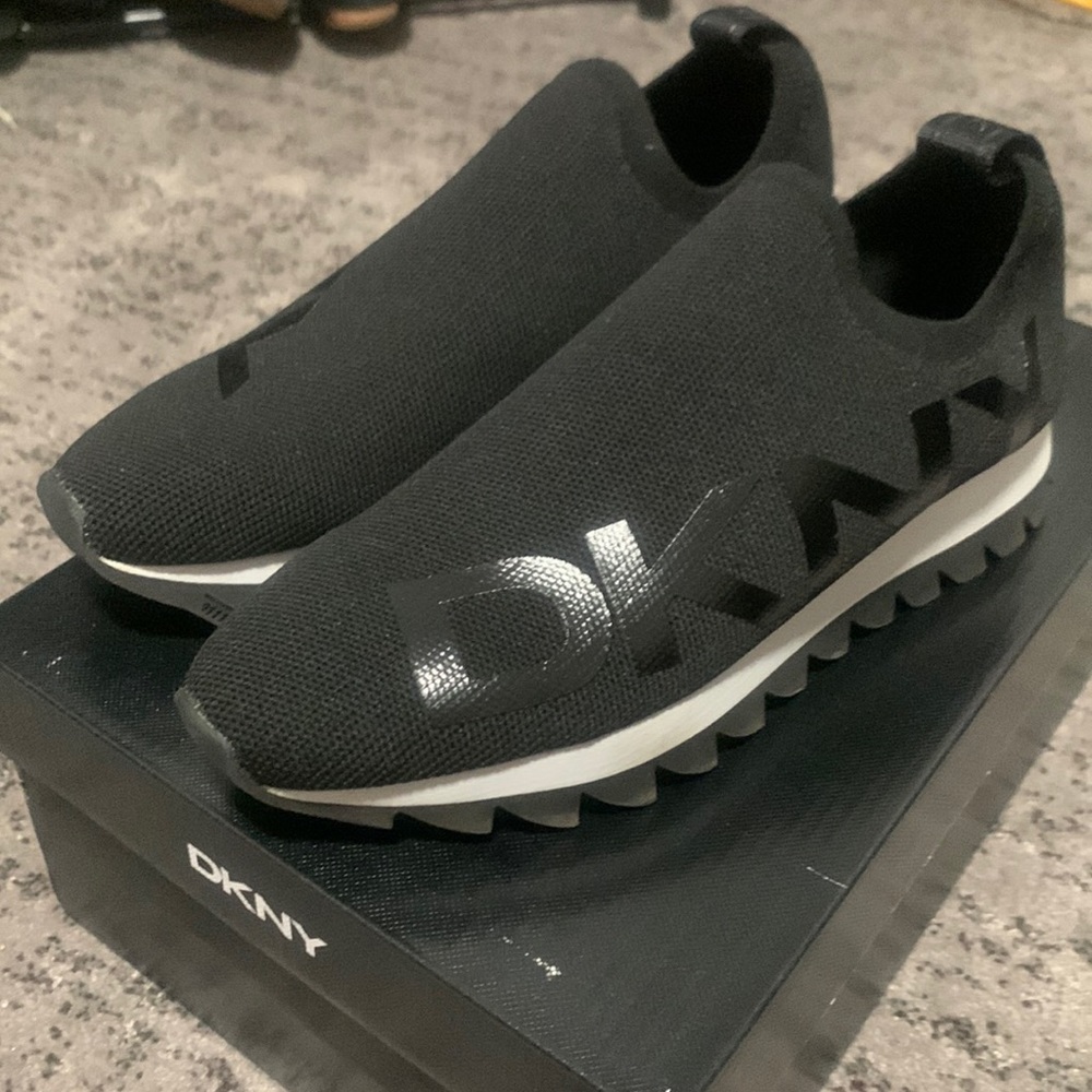DKNY AZER SLIP ON SNEAKERS 6.5 WORN ONCE!